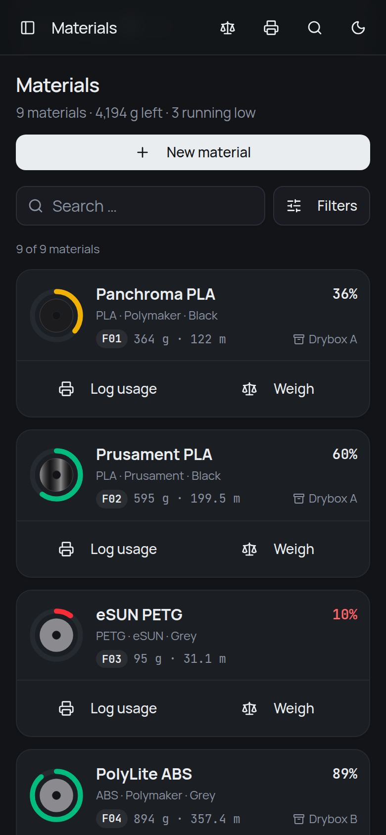 filahub on a phone: the overview as stacked cards, each with a fill ring, the percentage, remaining grams and metres, the drybox, and buttons to log usage and to weigh.